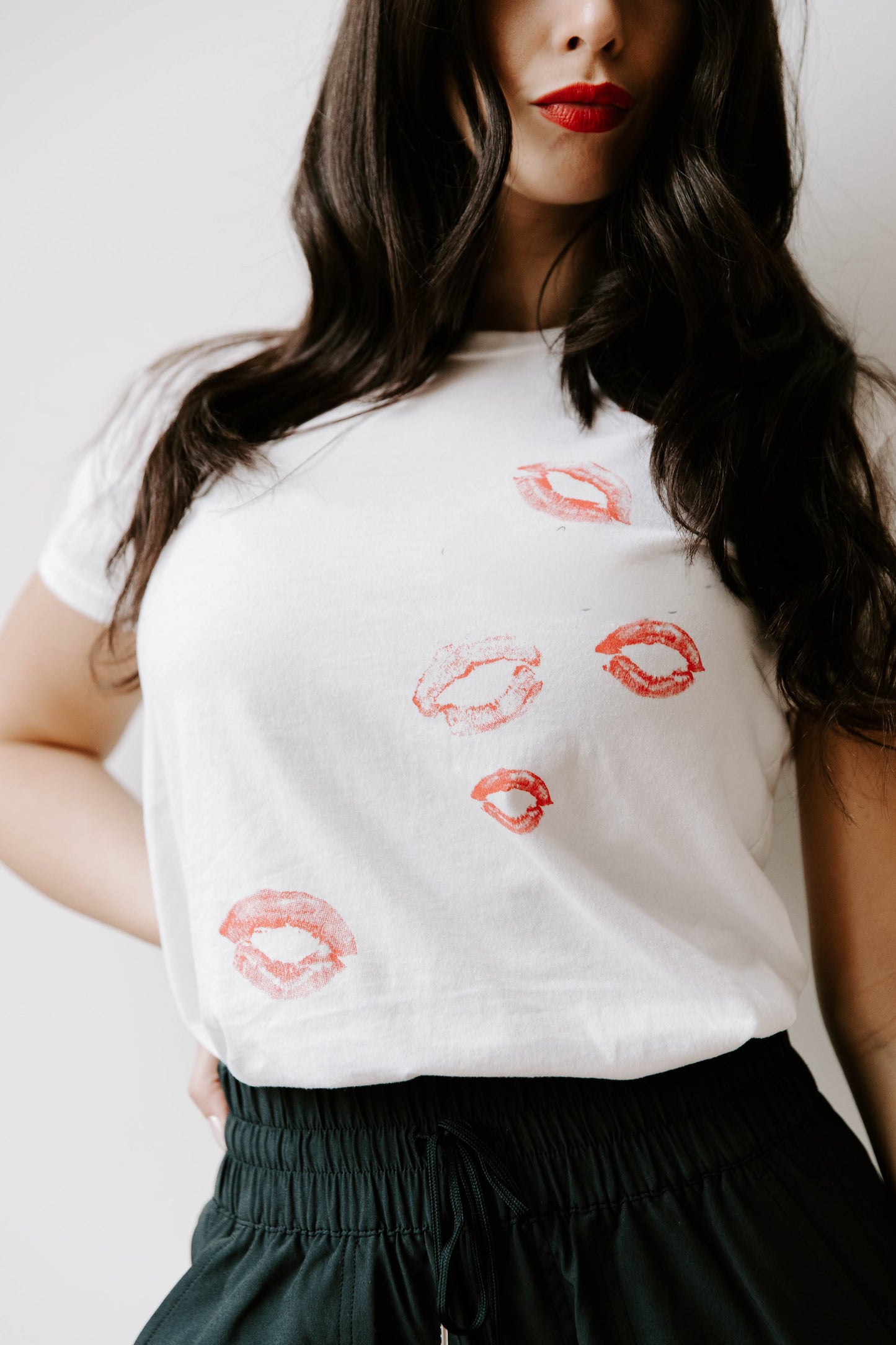 ‘Just a Kiss Vintage Tee’