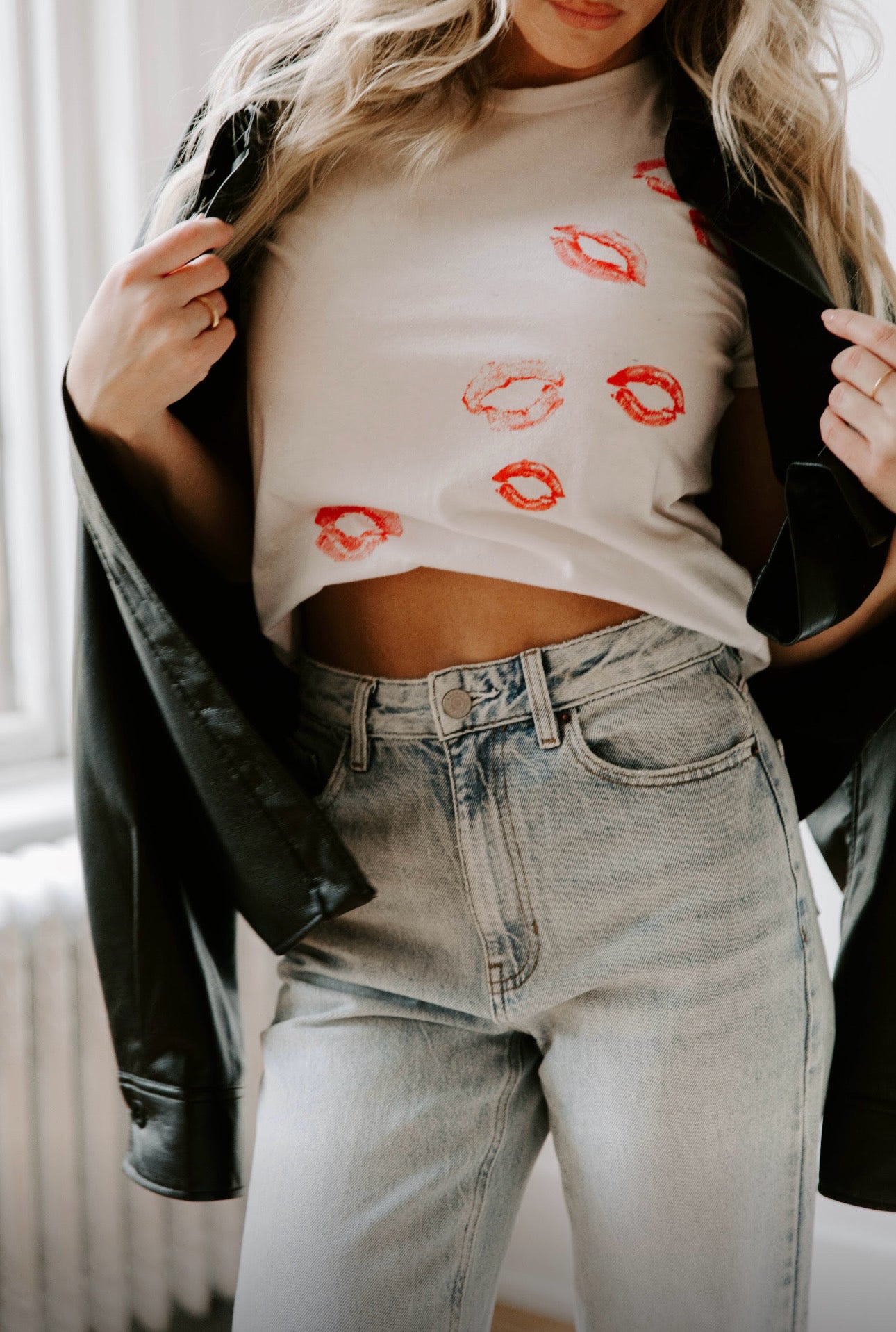 ‘Just a Kiss Vintage Tee’